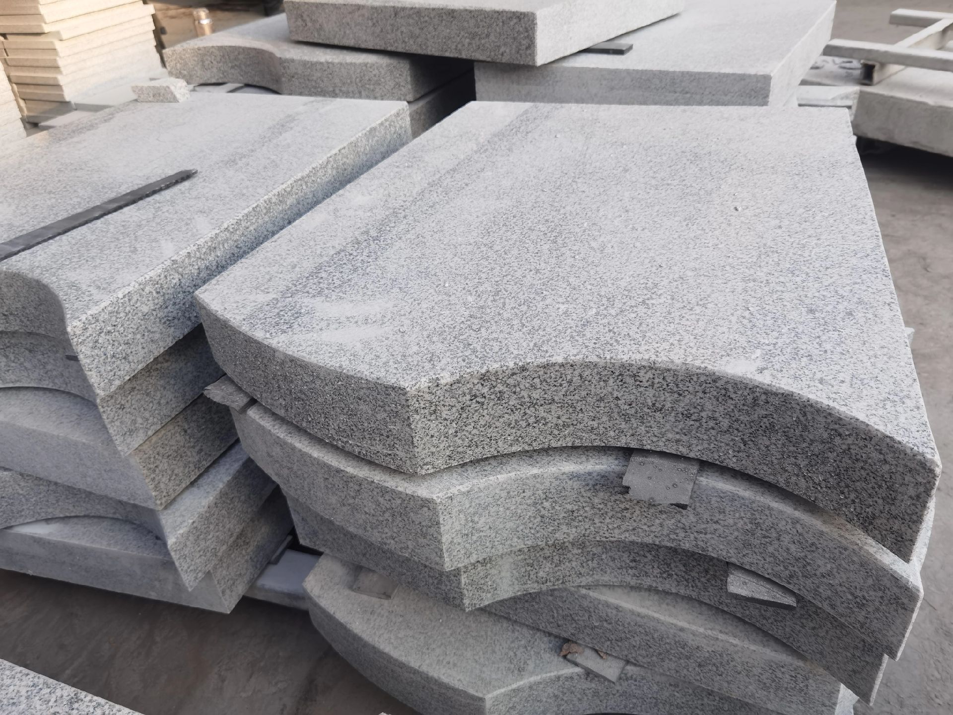 芝麻白石材廠家加工芝麻白荔枝面，火燒面及路沿石(圖5)